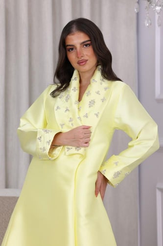 جلابية قطعتين بخامة تفته واقفه وتطريز كرستال في ال...