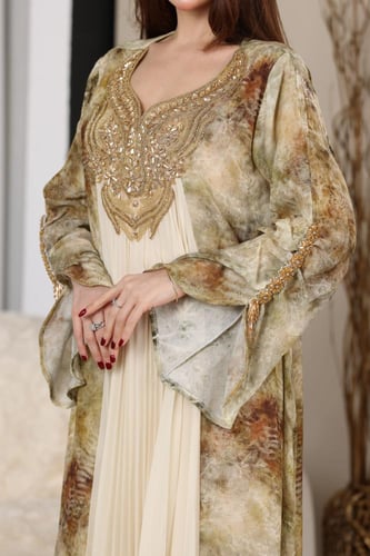 جلابية شيفون بإضافة كرستالات في الصدر والكم