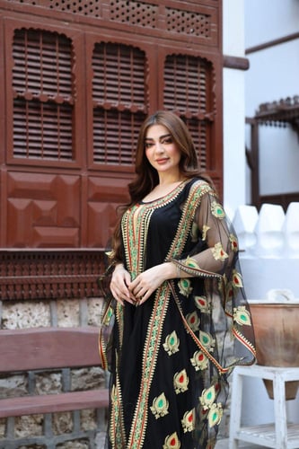 جلابية ( نشل ) بالتل والتطريز الذهبي