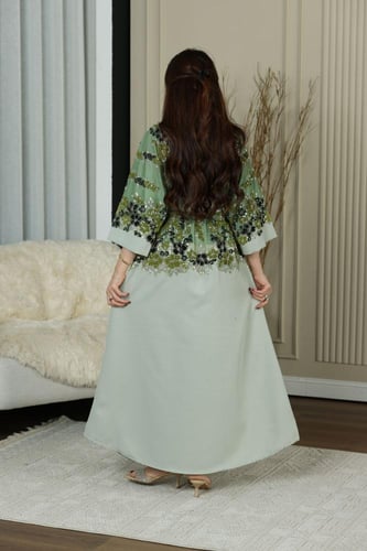 جلابية بقماش باربي ممزوجة بالتل المطرزة