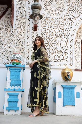 جلابية ( نشل ) بالتل والتطريز الذهبي