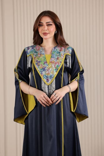 جلابية ساتان بتدخيلة الترتر الملون وهدب لماع