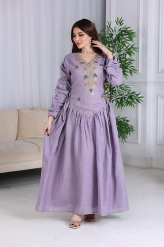 جلابية لينن كويتية بتطريز شك وحبال في الجوانب