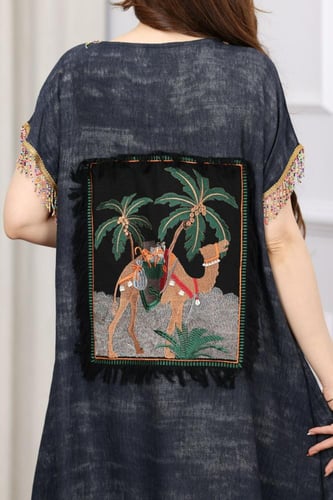 جلابية بصورة الهوية الوطني في الظهر