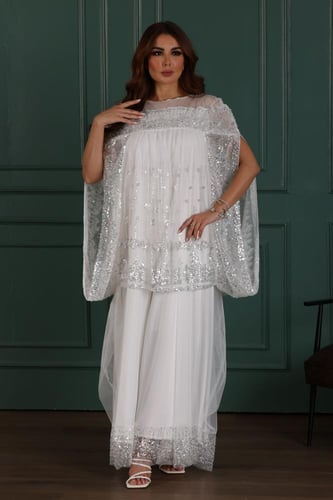 فستان تل بتطريز كثيف وراقي