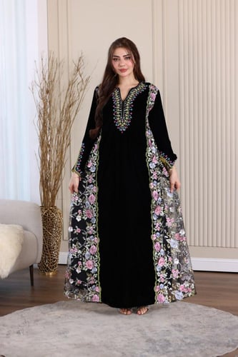 جلابية مخمل بتطريز شك يدوي والتل المطرز