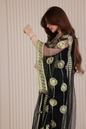 جلابية ( نشل ) بالتل والتطريز الذهبي