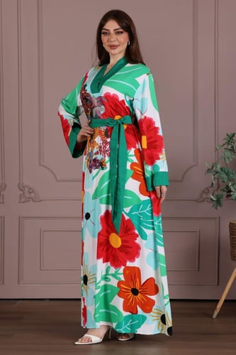 جلابية موردة بتطريز في الصدر وحزام