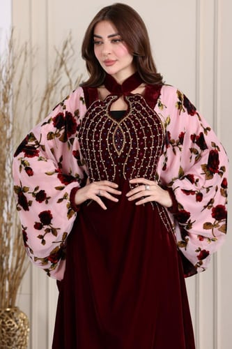 جلابية مخمل بتطريز شك في الصدر وأكمام شيفون مورد و...