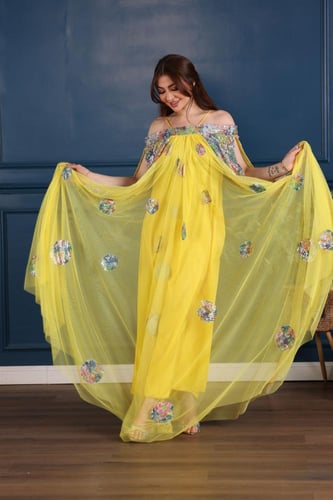 فستان تل بأكمام واسعه من الترتر