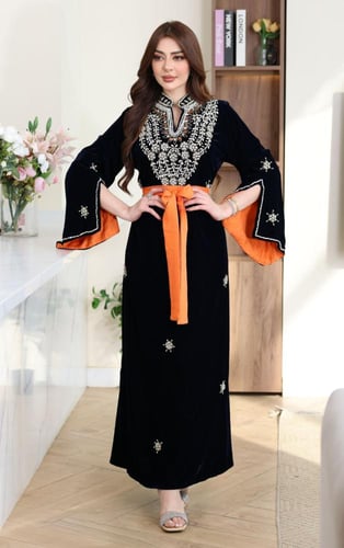 جلابية مخمل بتطريز شك يدوي كرستالات