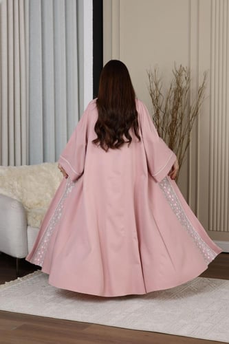 جلابية قطعتين بخامة باربي وكلفة مطرزة