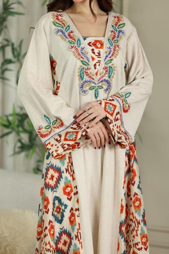 جلابية لينن بتطريز شك يدوي في الصدر والاكمام