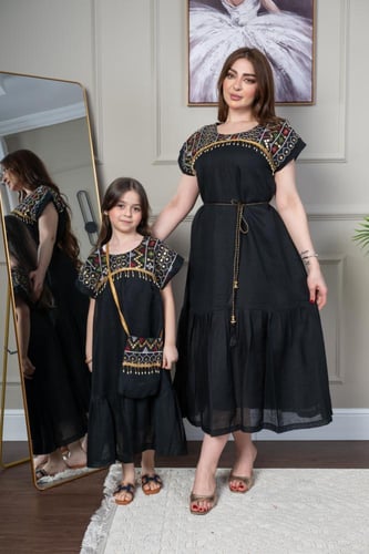 جلابية لينن ( بناتية ) بتطريز رائع في الصدر وحقيبة