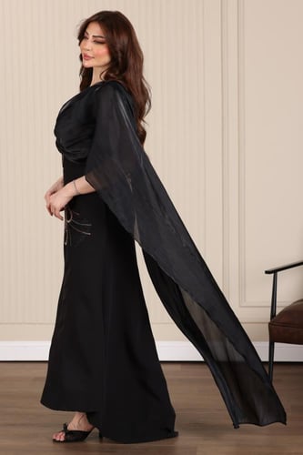 فستان كريب بتطريز طاؤوس