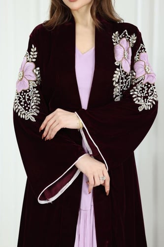 جلابية مخمل قطعتين بتطريز شك يدوي و بطتنة كسرات