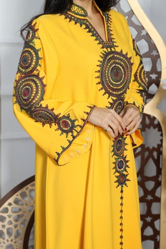 جلابية بخامة باربي بتطريز راقي في الرقبة والكم وإض...