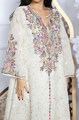 جلابية لينن واقف مطرزة بالكامل مع إضافة كرستال وتط...