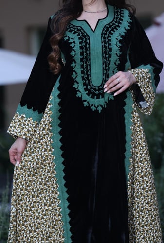 جلابية مخمل جميلة ممزوجة بالخام المشجر والنقش العر...