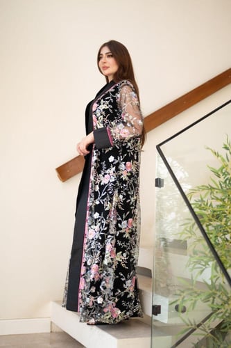 جلابية مخمل قطعتين بإضافة تل مطرز وموديل فتحة في ا...