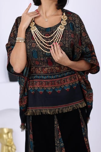 جلابية مخمل متصلة بالقماش الكشميري وحزام بإضافة عق...