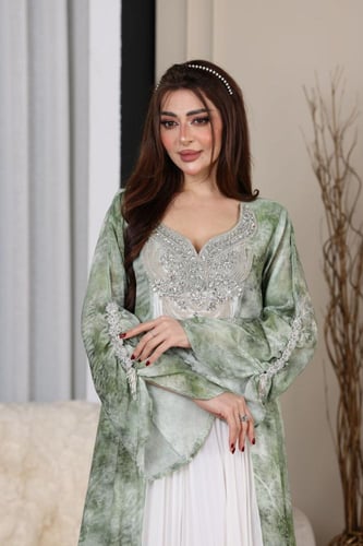 جلابية شيفون بإضافة كرستالات في الصدر والكم