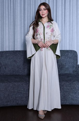 جلابية لينن قلاب بكلفة تطريز ترتر موردة في الصدر