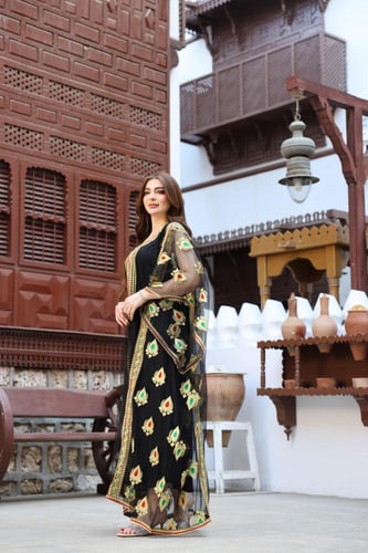 جلابية ( نشل ) بالتل والتطريز الذهبي