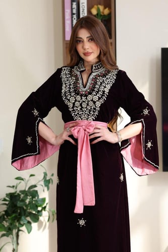 جلابية مخمل بتطريز شك يدوي كرستالات