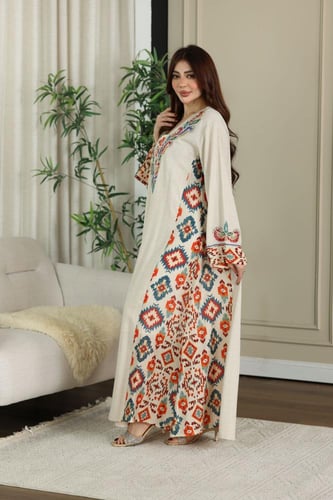 جلابية لينن بتطريز شك يدوي في الصدر والاكمام