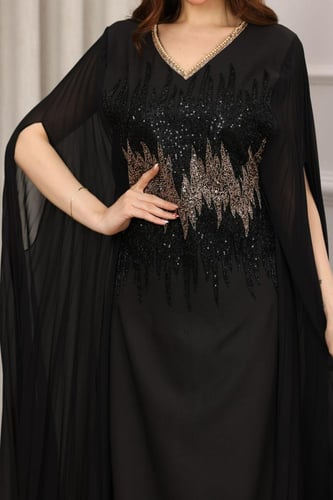 جلابية كريب مطرزة بالترتر في في الوسط بإضافة خامة...