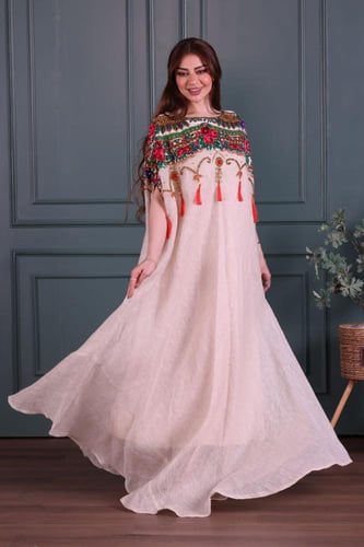 جلابية لينن خيش بتدخيله خامة الشالكي وتطريز أنيق