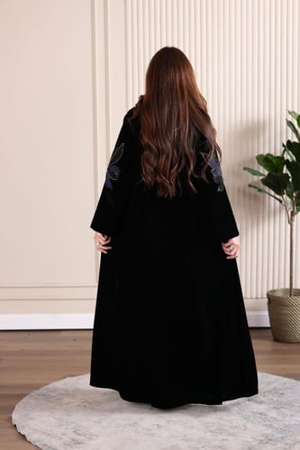 جلابية مخمل بتطريز مورد