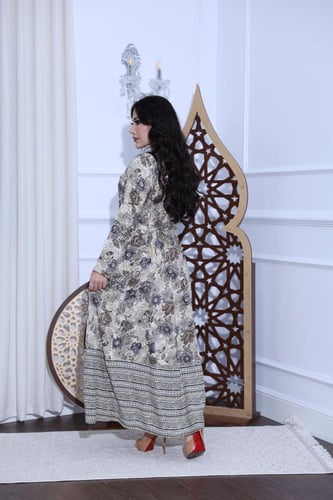 جلابية قطن موردة بتطريز كامل في الصدر