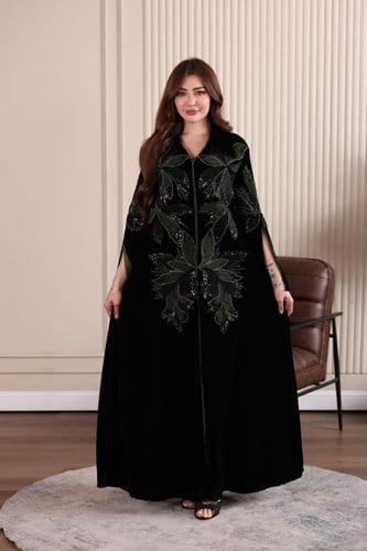 جلابية مخمل بتطريز مورد