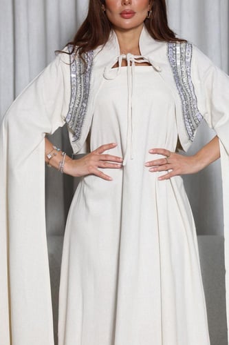 جلابية لينن قطعتين بكم طويل مفتوح مطرزة في الاكتاف