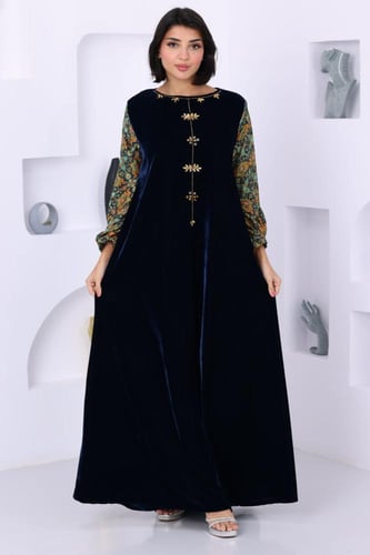 جلابية مخمل بتطريز شك يدوي و اكمام شالكي شيفون