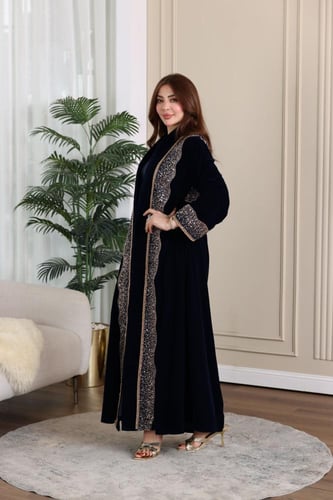 جلابية مخمل قطعتين بكلفة مطرزة في الامام والخلف