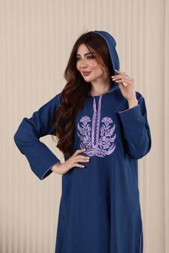 جلابية مغربية بخامة باربي وتطريز كمبيوتر في الصدر...