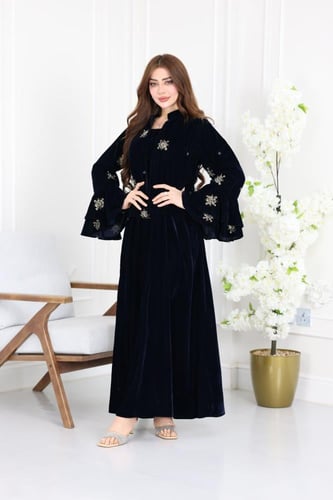 جلابية مخمل قطعتين بجاكيت مطرز ترتر وكم فرنسي