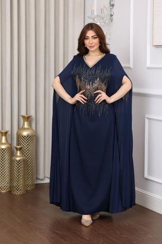 جلابية كريب مطرزة بالترتر في في الوسط بإضافة خامة...