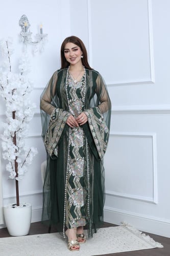 جلابية لينن مطرزة بالكامل بطابع تراثي أنيق ومشلح ت...