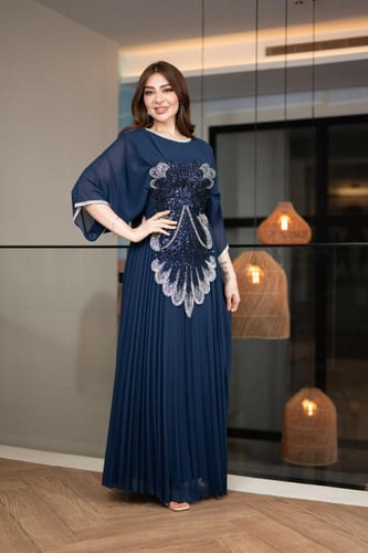 جلابية جورجيت كسرات بكلفة تطريز الطاووس في الوسط