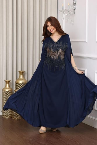 جلابية كريب مطرزة بالترتر في في الوسط بإضافة خامة...