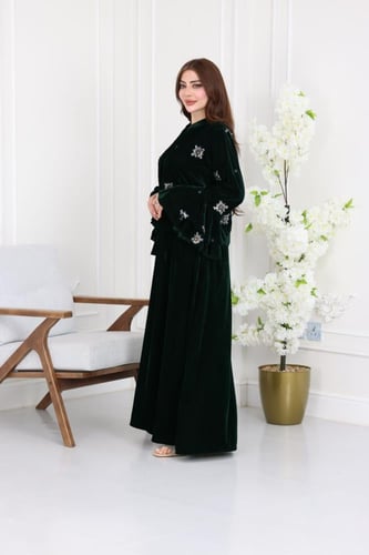 جلابية مخمل قطعتين بجاكيت مطرز ترتر وكم فرنسي