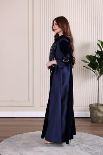 جلابية مخمل ممزوجة بخامة الشانتون في الجوانب وكلفة...