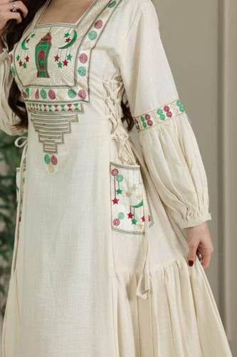 جلابية لينن بنقوشات رمضانية في الصدو والجوانب بإضا...