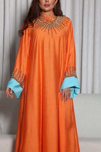 جلابيات مطرزة في الصدر و الاكمام