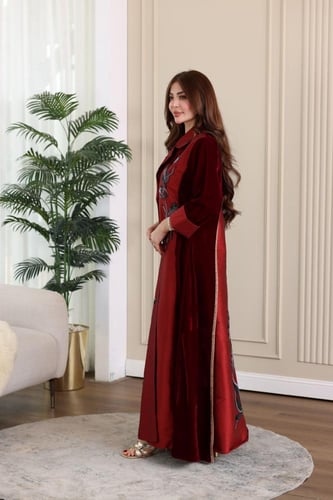 جلابية مخمل قطعتين بكلفة موردة في الامام والخلف