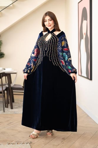 جلابية مخمل بتطريز شك في الصدر وأكمام شيفون مورد و...